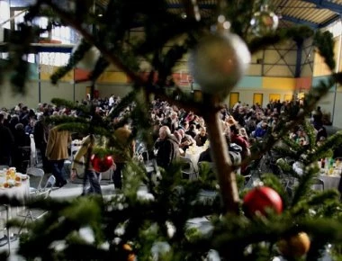 Δήμος Αθηναίων: Πρωτοχρονιάτικο γεύμα αλληλεγγύης στο κλειστό του Ρουφ